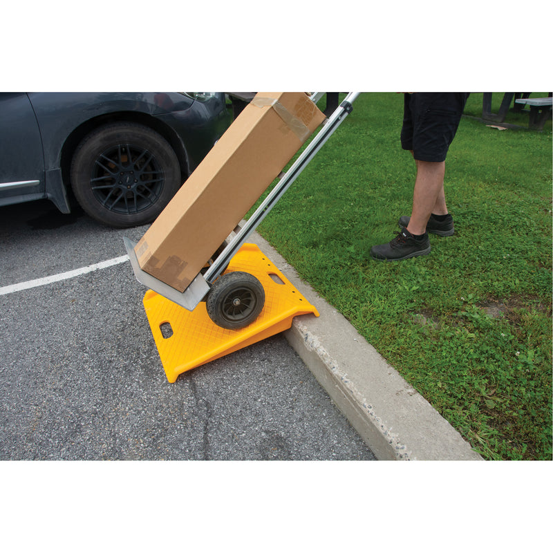 Rampe de trottoir portative en polyéthylène, capacité de 453 kg (1 000 lb), 68,6 cm (l) x 68,6 cm (L)
