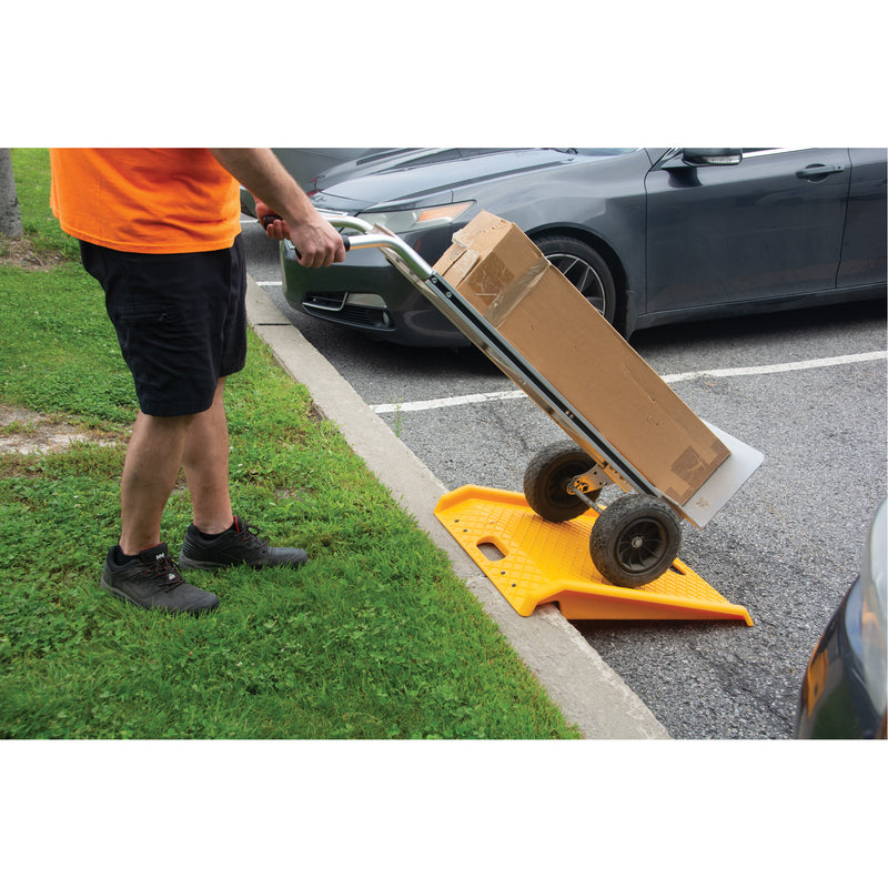 Rampe de trottoir portative en polyéthylène, capacité de 453 kg (1 000 lb), 68,6 cm (l) x 68,6 cm (L)
