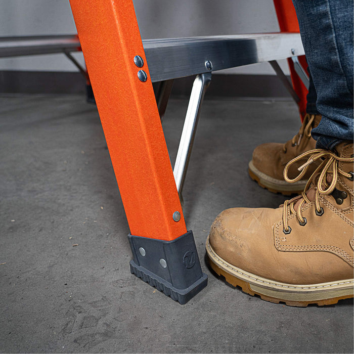 BuildMan® Step Ladder, 8', Fibreglass, 300 lbs. Capacity, Type 1A